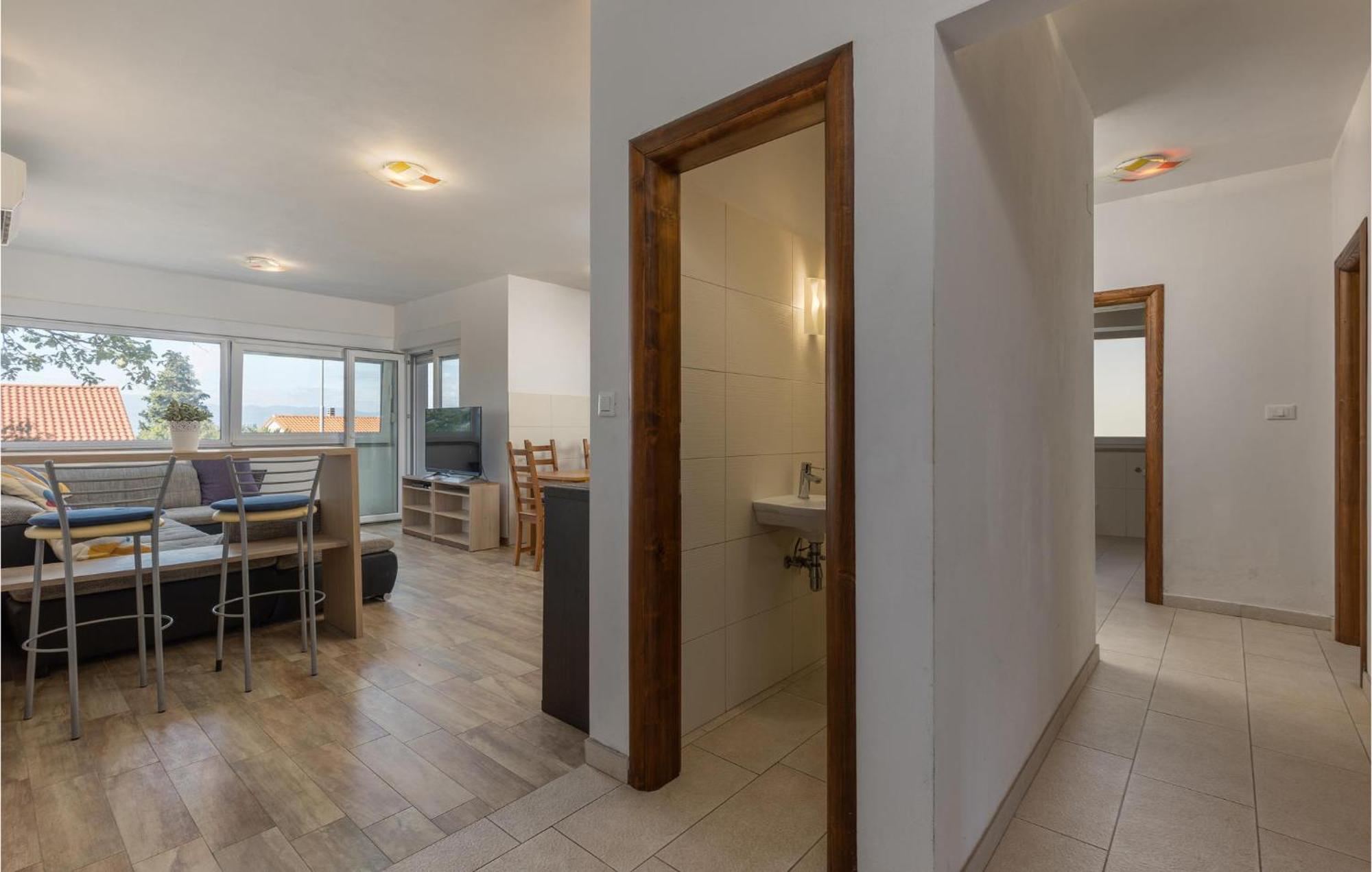 Amazing Apartment In Njivice With Kitchen Eksteriør bilde