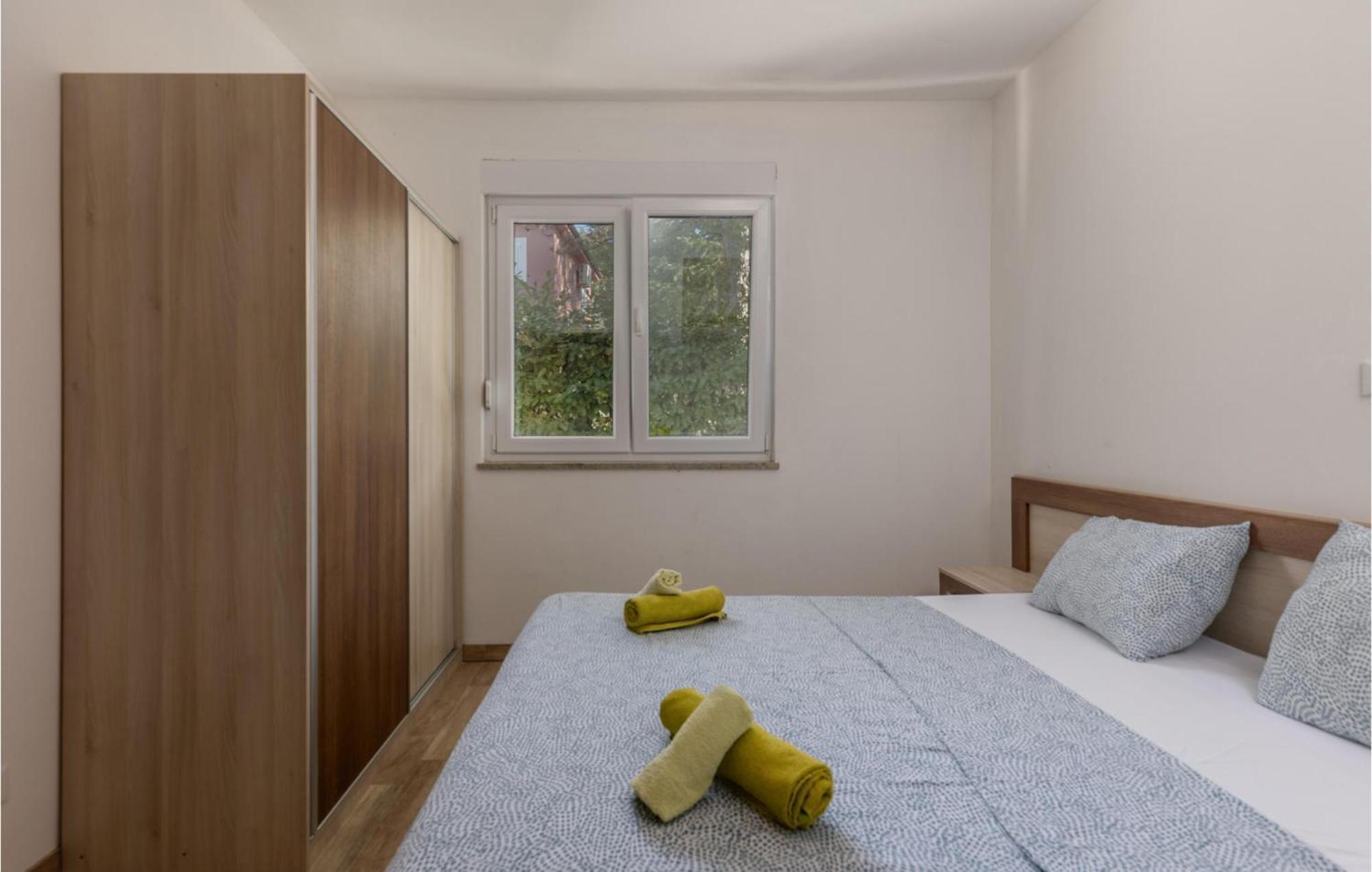 Amazing Apartment In Njivice With Kitchen Eksteriør bilde