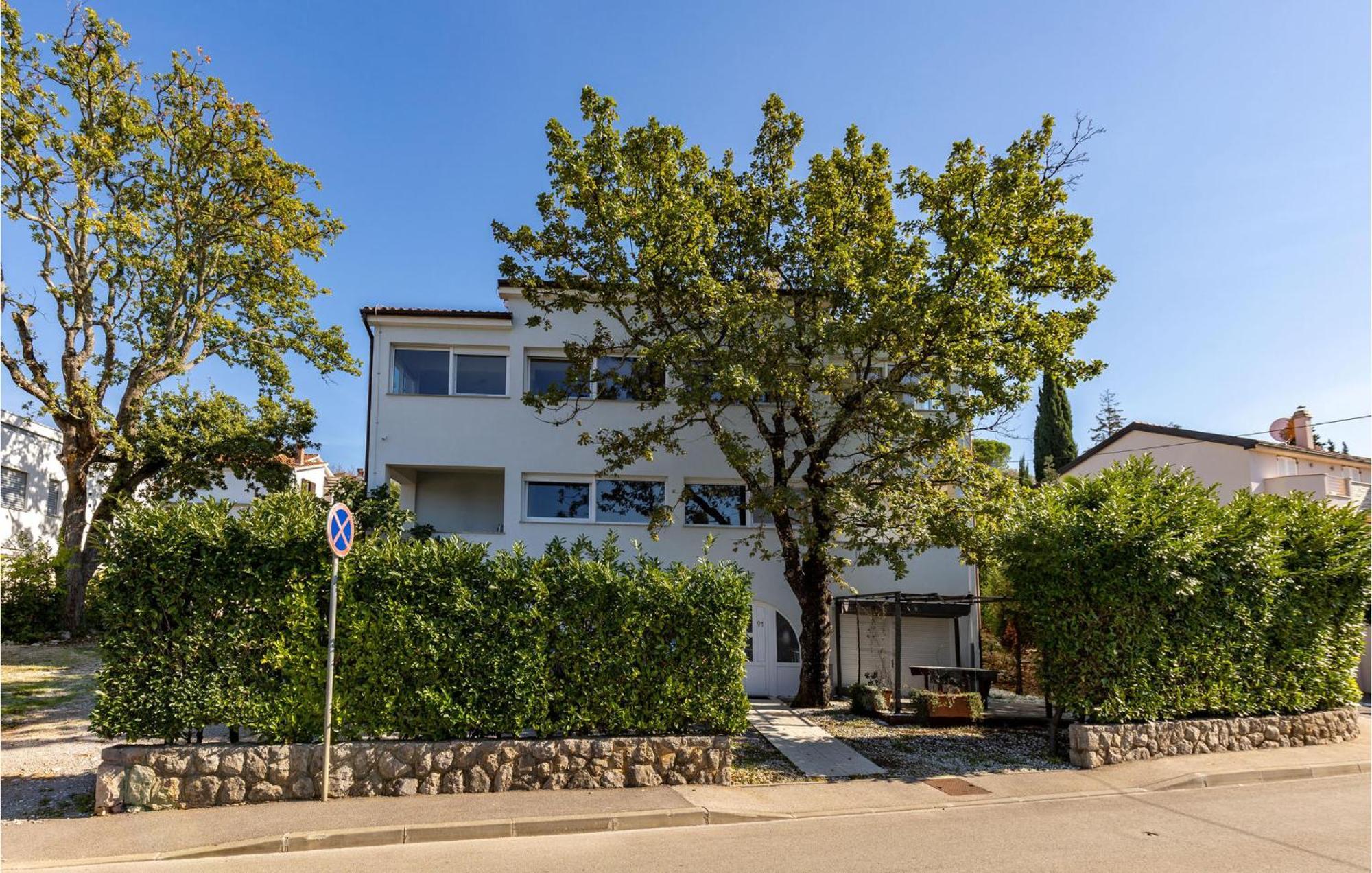 Amazing Apartment In Njivice With Kitchen Eksteriør bilde